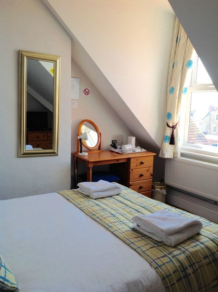 By The Sea Bed And Breakfast Eastbourne Exterior photo