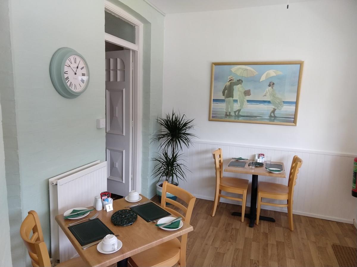 By The Sea Bed And Breakfast Eastbourne Exterior photo