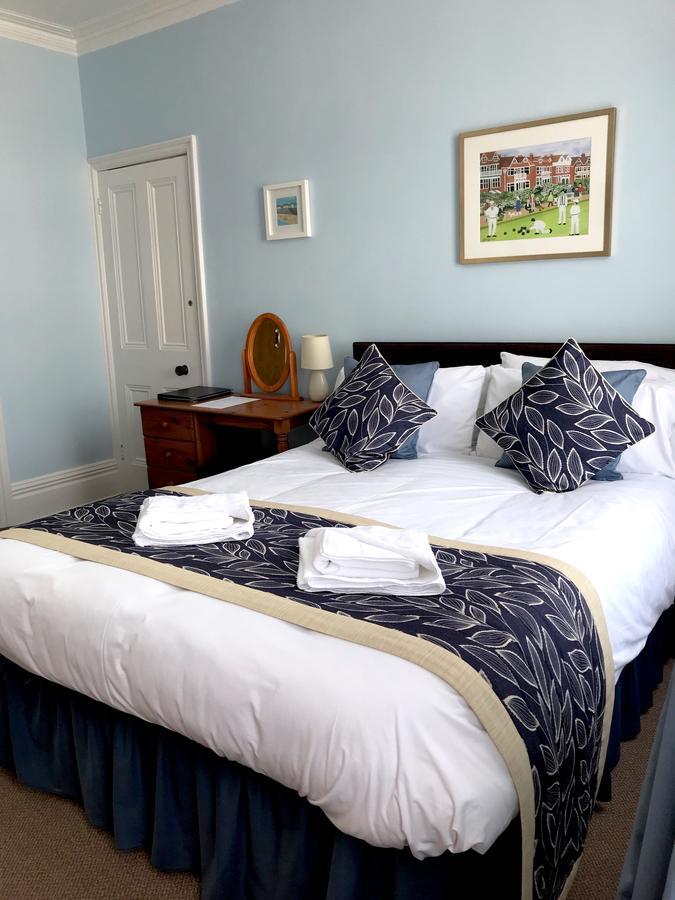 By The Sea Bed And Breakfast Eastbourne Exterior photo