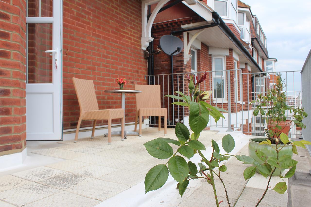 By The Sea Bed And Breakfast Eastbourne Exterior photo