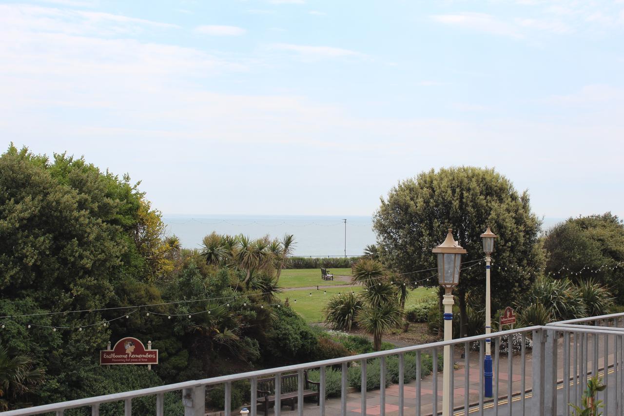 By The Sea Bed And Breakfast Eastbourne Exterior photo
