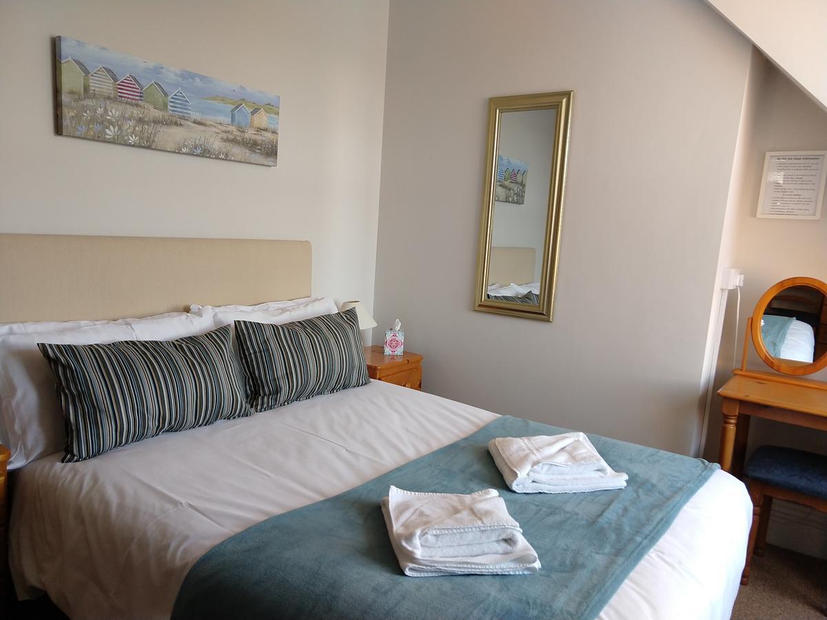 By The Sea Bed And Breakfast Eastbourne Exterior photo
