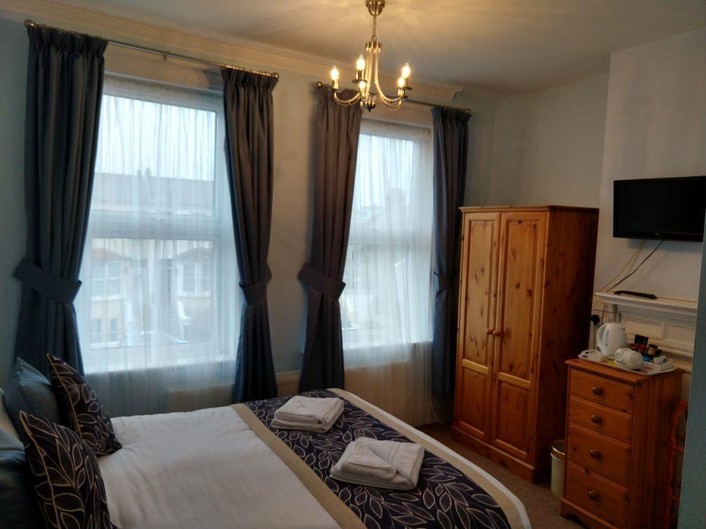 By The Sea Bed And Breakfast Eastbourne Exterior photo