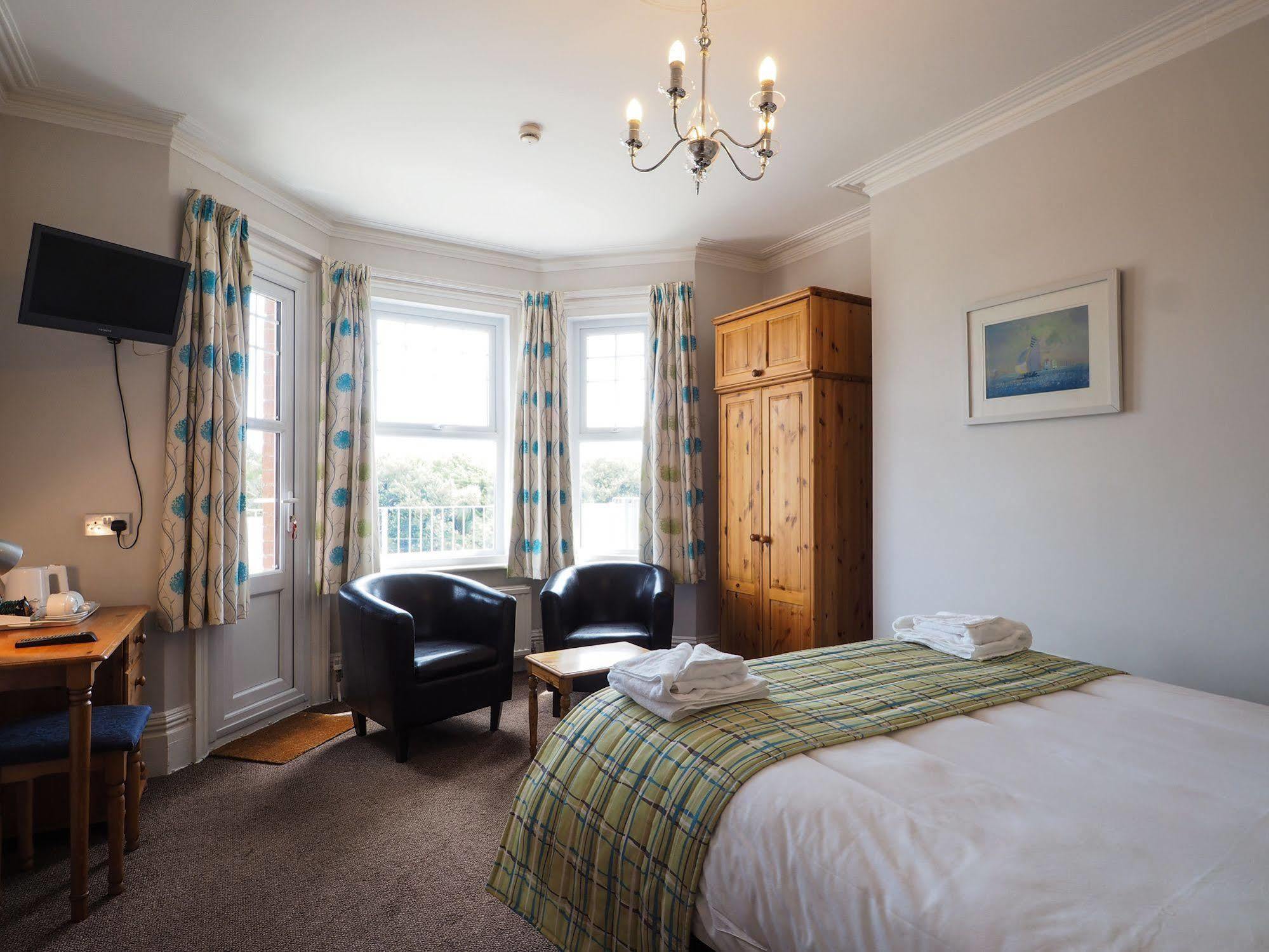 By The Sea Bed And Breakfast Eastbourne Exterior photo