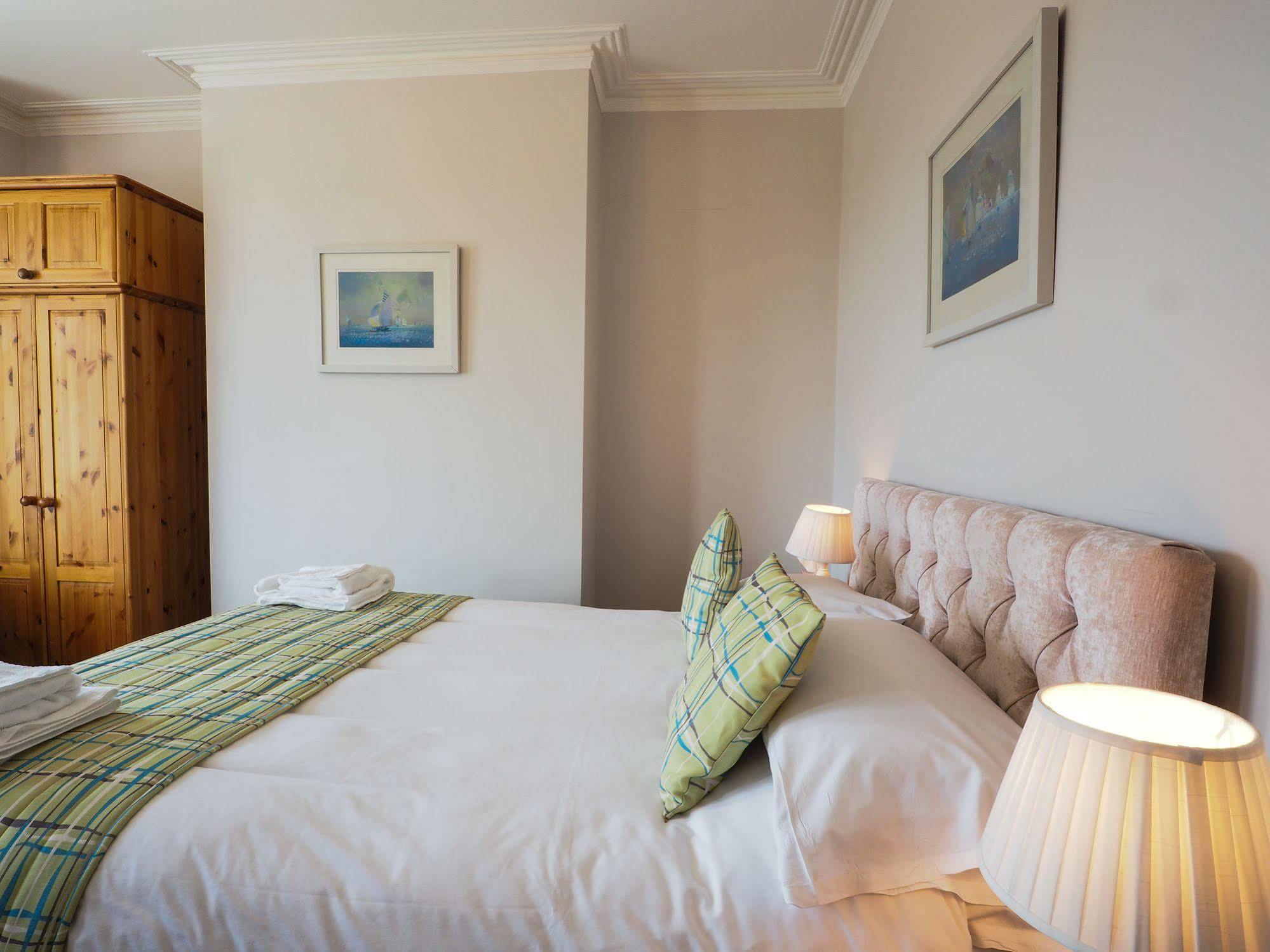 By The Sea Bed And Breakfast Eastbourne Exterior photo
