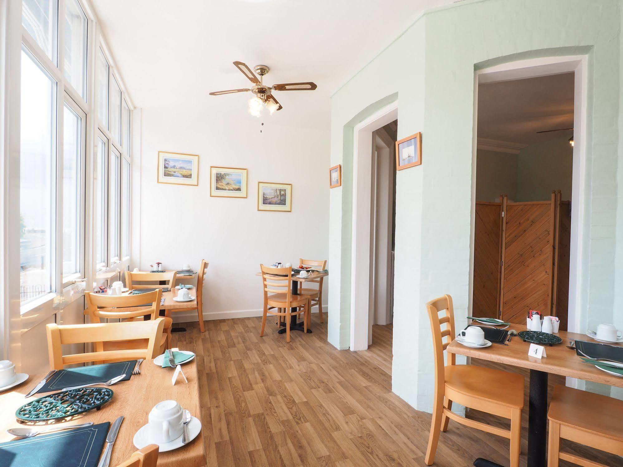 By The Sea Bed And Breakfast Eastbourne Exterior photo