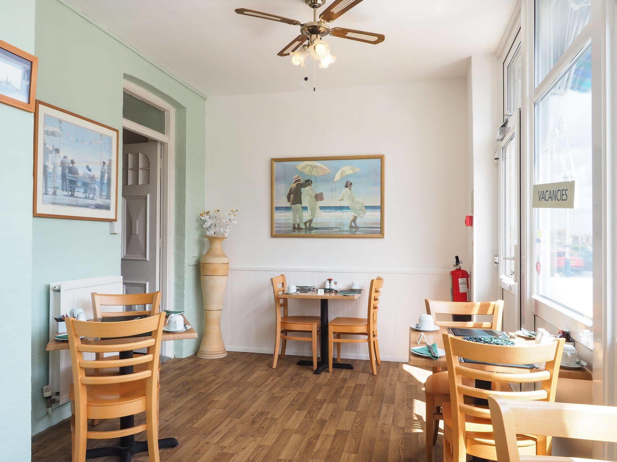 By The Sea Bed And Breakfast Eastbourne Exterior photo