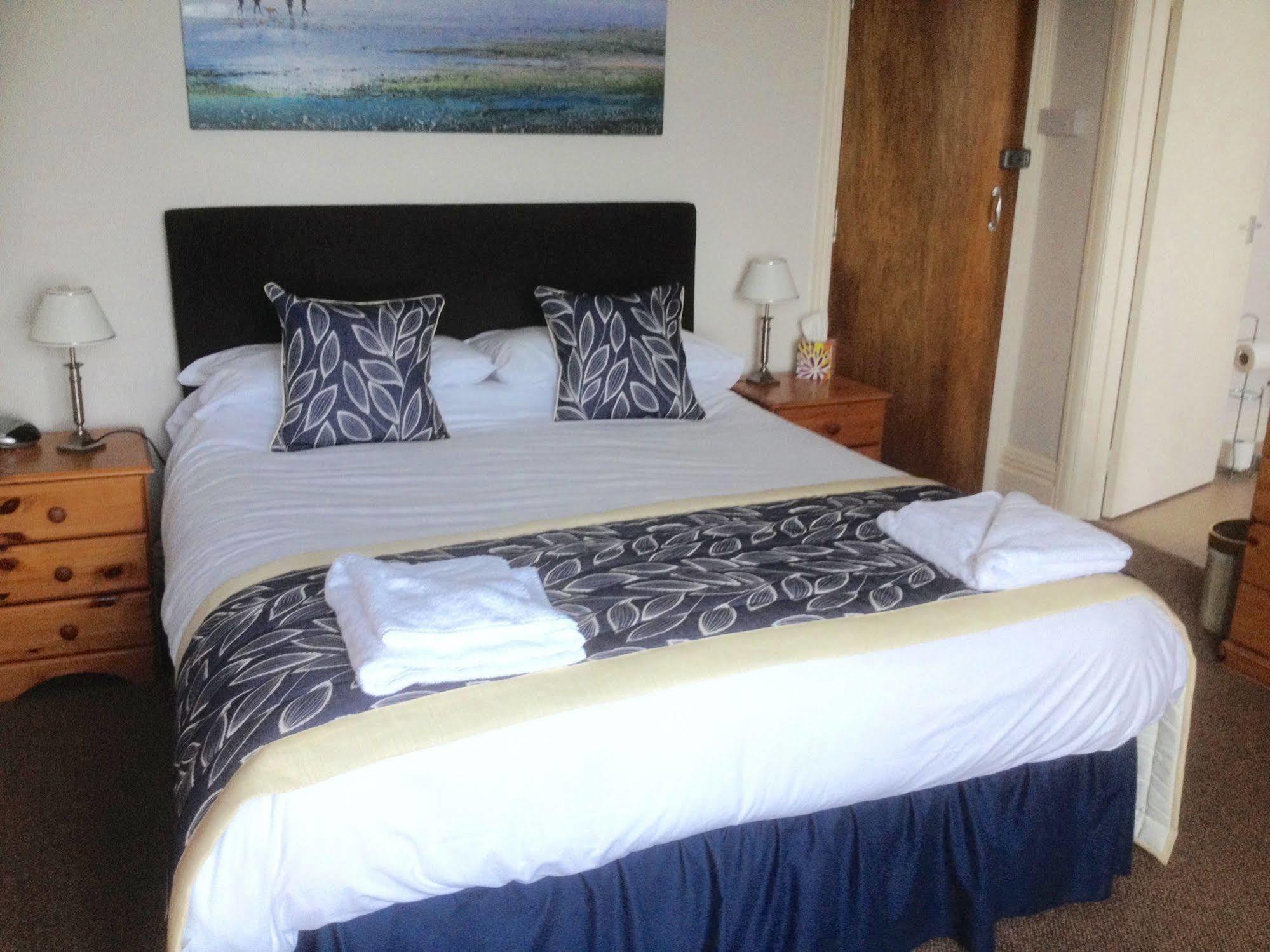 By The Sea Bed And Breakfast Eastbourne Exterior photo